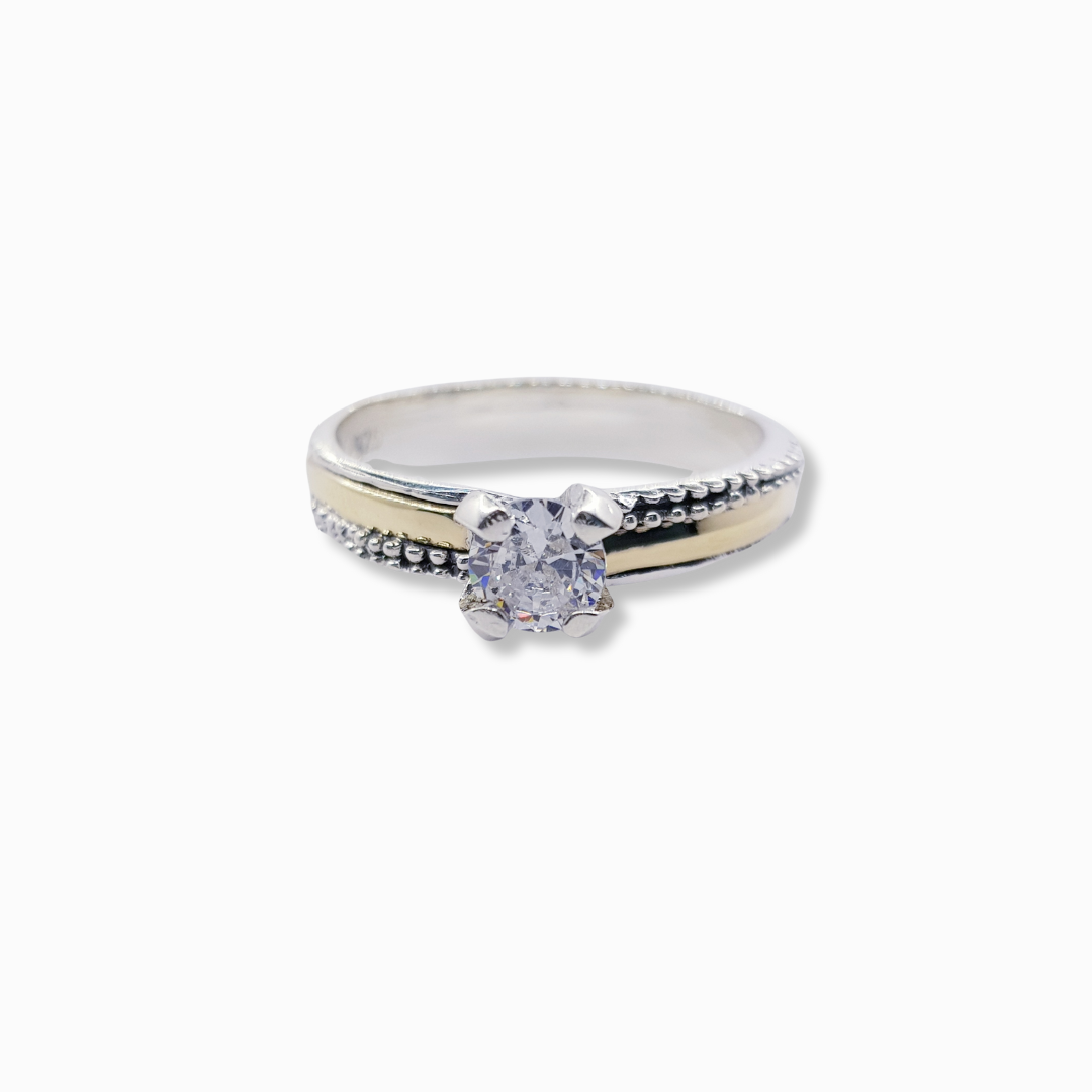 ANILLO SOLITARIO TEXTURIZADO CON LINEA DORADA Y CIRCÓN CENTRAL