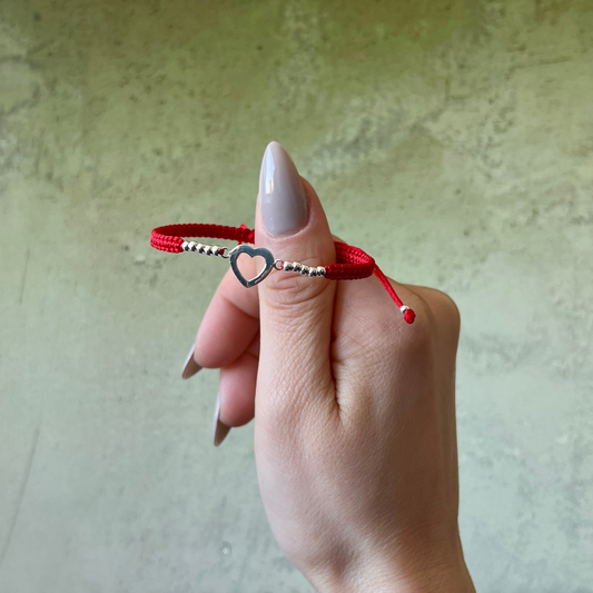 Pulsera Corazón Hueco Plata 925 con Hilo Rojo
