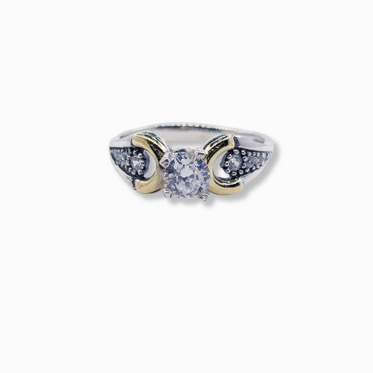 ANILLO SOLITARIO CON DISEÑO DE HERRADURA Y CIRCONES LATERALES