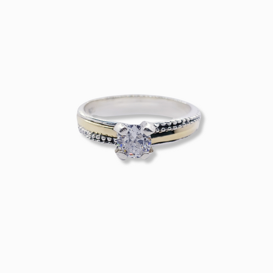 ANILLO SOLITARIO TEXTURIZADO CON LINEA DORADA Y CIRCÓN CENTRAL